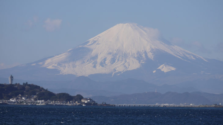 日本人にとっての青と白。5 0年以上続く東海道新幹線からの繋がりで…